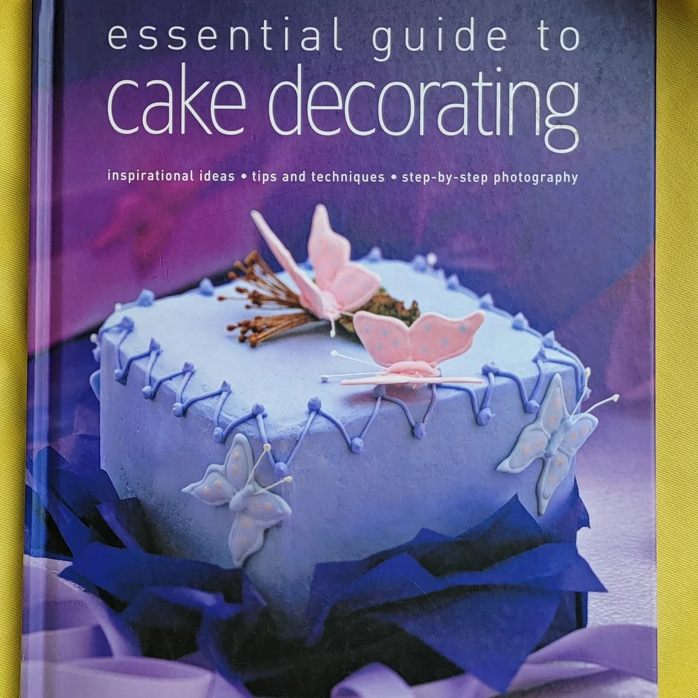 Essential Guide to Cake Decorating Book